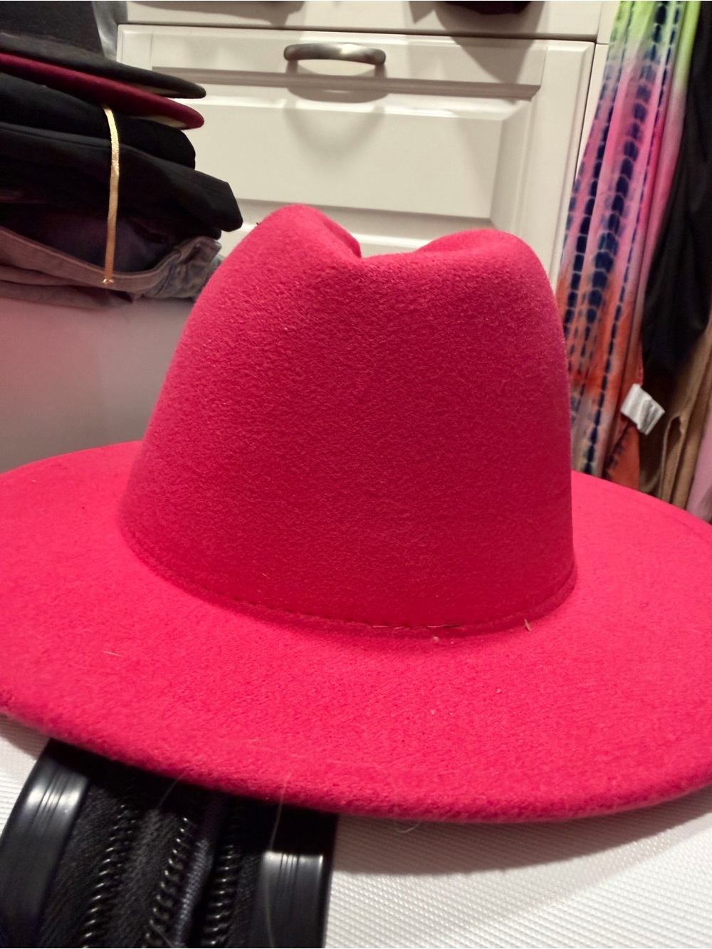 Women’s Fuchsia Felt Wide-Brim Fedora Hat